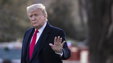 Trump recurre a los que ha desairado en busca de ayuda