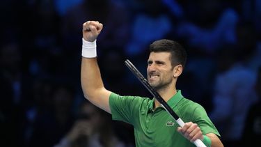 Djokovic domina a Tsitsipas en la Copa Masters