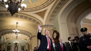 En la frontera, Trump se acerca más a emergencia nacional