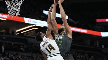 Timberwolves aplastan 128-98 a Nuggets, que juegan sin Jokic