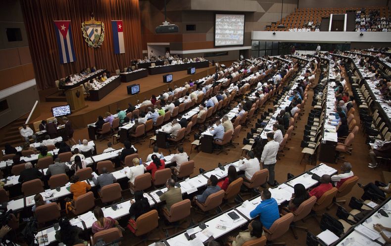 CAR-ECO_CUBA-PARLAMENTO-2.jpg
