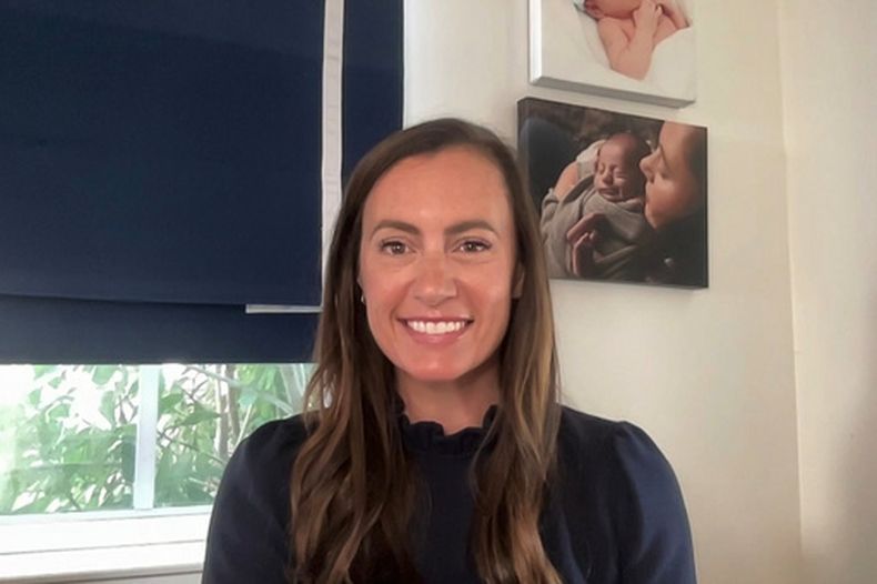 En esta captura de un video, la representante electa a la legislatura de Florida, Emily Gregory, da una entrevista a The Associated Press el miércoles 25 de marzo de 2026 desde Palm Beach, Florida. (AP Foto)