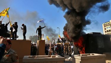Milicianos se retiran de embajada de EEUU en Irak