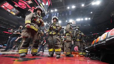 Se suspende Rptors-Pacers; la arena se evacúa por incendio