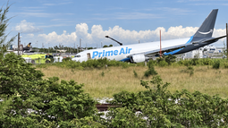 avion de carga se estrello en el aeropuerto internacional de miami