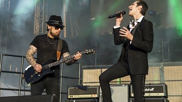 Dave Navarro, a la izquierda, y Perry Farrell, de Janes Addiction, durante el festival KAABOO 2017 en el hipódromo Del Mar, el sábado 16 de septiembre de 2017, en San Diego, California. (Foto de Amy Harris/Invision/AP, Archivo)