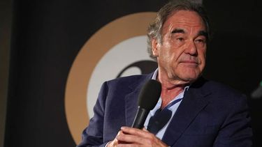 biden puede iniciar una tercera guerra mundial, advierte oliver stone