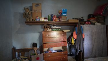Venezolano vende dibujos en Twitter para comprar comida