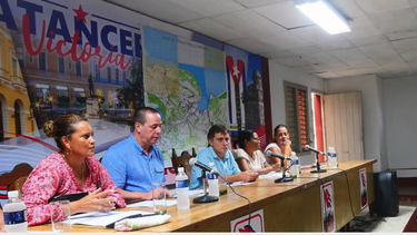 ministro de salud de cuba minimiza brote en matanzas y niega muertes por dengue pese al colapso sanitario