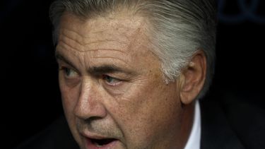 americateve | El t&eacute;cnico de Real Madrid, Carlo Ancelotti, durante un partido contra C&oacute;rdoba por la liga espa&ntilde;ola el lunes, 25 de agosto de 2014, en Madrid. (AP Photo/Daniel Ochoa de Olza)