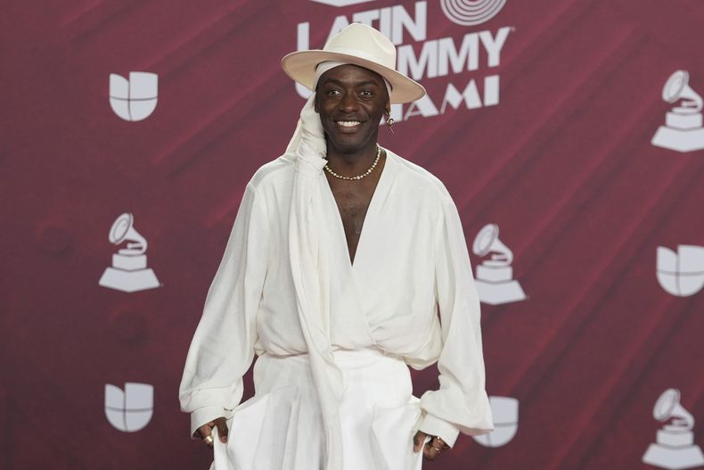 Jota.Pê llega a la 25a entrega del Latin Grammy el jueves 14 de noviembre de 2024, en Miami. (Foto AP/Rebecca Blackwell)