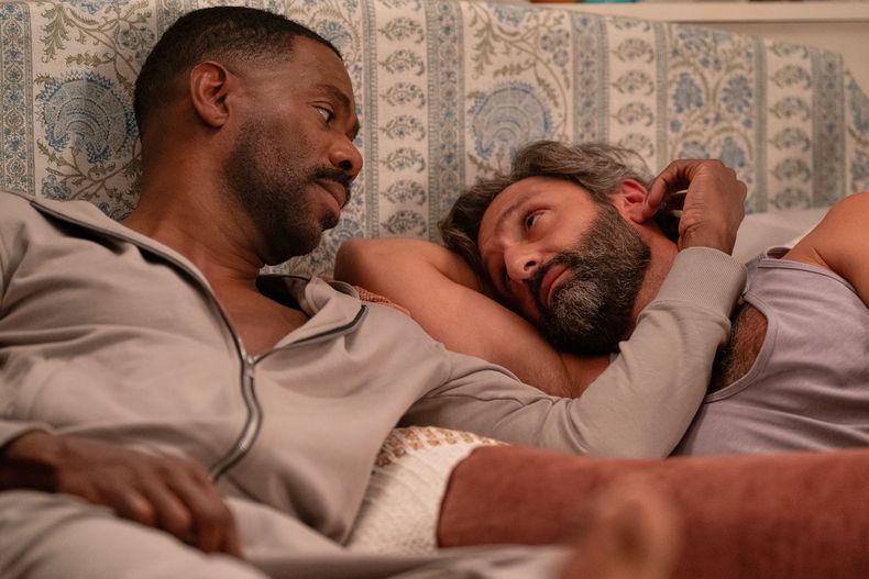 Esta imagen, difundida por Netflix, muestra a Colman Domingo, a la izquierda, y a Marco Calvani en una escena de The Four Seasons. (Jon Pack/Netflix via AP)