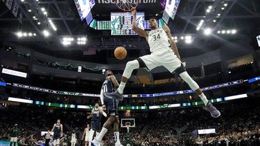 Allen inicia fuerte y Bucks superan a los Mavs