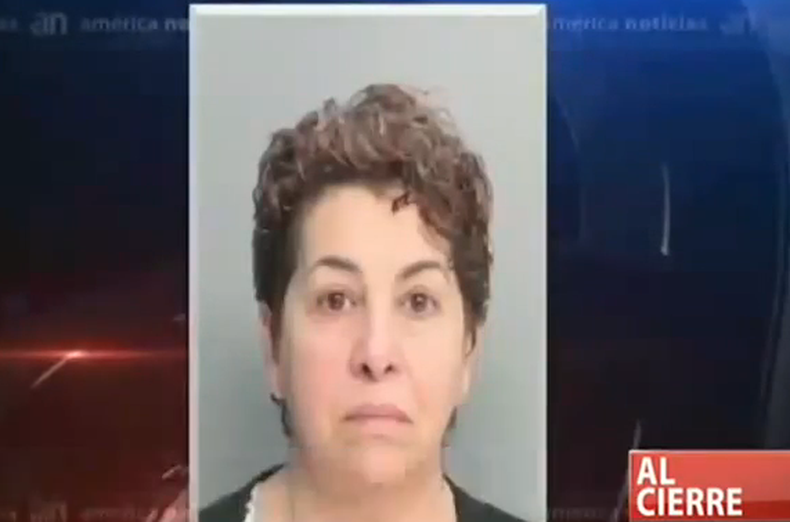 Los vecinos de un barrio de Kendall reaccionan ante la noticia de que  su vecina, de 62 años, se dedicaba a cultivar marihuana dentro de su casa.