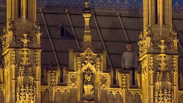 londres: la policia negocia con un hombre atrincherado en el techo del parlamento
