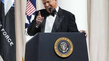 ARCHIVO - El presidente Donald Trump durante un baile tras su investidura, el lunes 20 de enero de 2025, en Washington. (AP Foto/Ben Curtis, Archivo)