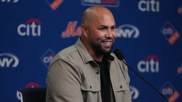 ARCHIVO - El boricua Carlos Beltrán habla en una conferencia de prensa el martes 7 de abril de 2026, antes de un juego entre los Diamondbacks de Arizona y los Mets en Nueva York (AP Foto/Frank Franklin II, archivo)