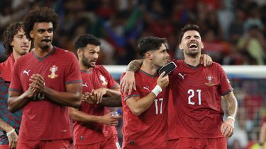 Ruben Neves y Pedro Neto de Portugal festejan con sus compañeros la victoria en el encuentro de la Liga de Naciones ante Noruega el domingo 4 de octubre del 2026. (AP Foto/Luis Vieira)