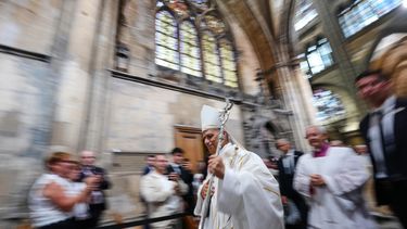 El papa León XIV llega a una misa en la catedral de Saint-Etienne, el lunes 28 de septiembre de 2026, en Metz, Francia. (AP Foto/Aurelien Morissard)