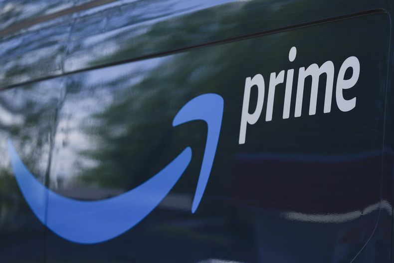 ARCHIVO - Un camión de Amazon Prime el 5 de abril de 2024, en Portland, Oregon. (AP Foto/Jenny Kane, Archivo).