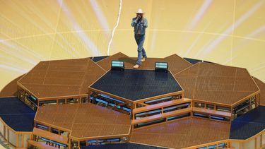El cantante Post Malone actúa durante la ceremonia de clausura del torneo, antes de la final de la Copa del Mundo de fútbol entre España y Argentina, en East Rutherford (Nueva Jersey), cerca de Nueva York, el domingo 19 de julio de 2026. (Foto AP/Seth Wenig)