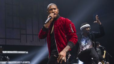 ARCHIVO - Usher durante un concierto en la arena Barclays Center en Nueva York, el 27 de octubre de 2016. (Foto de Scott Roth/Invision/AP)