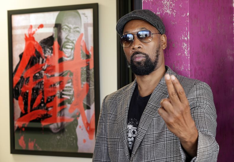 El músico, actor y cineasta RZA posa para un retrato en su oficina, el miércoles 28 de agosto de 2024, en Los Ángeles. (Foto AP/Chris Pizzello)