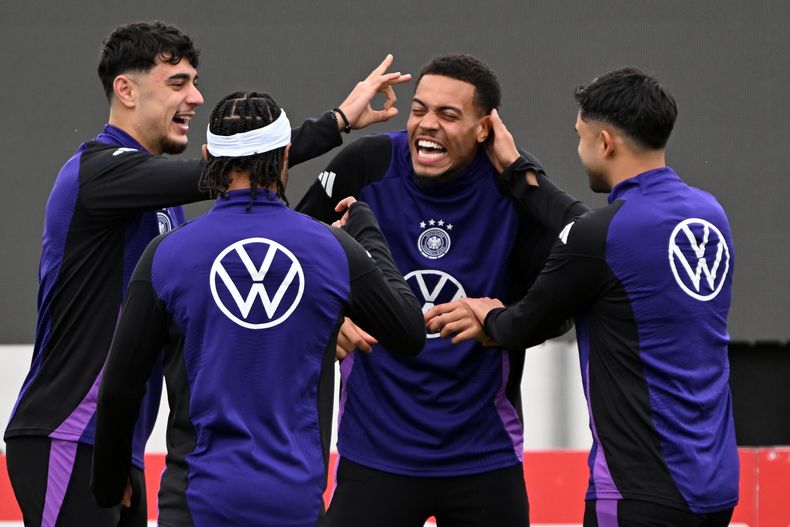 La selección alemana de fútbol entrena en el centro de entrenamiento del equipo en Herzogenaurach, Alemania el jueves 9 de octubre del 2025. (Federico Gambarini/dpa via AP)