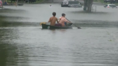 varios muertos y miles de  evacuados por inundaciones en louisiana