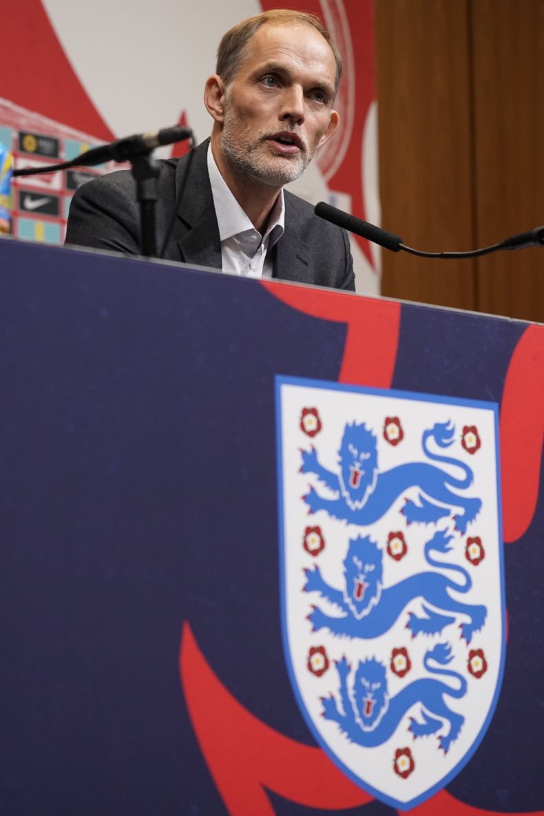 El recién nombrado entrenador de la selección de fútbol de Inglaterra, Thomas Tuchel, habla durante una conferencia de prensa celebrada en el estadio de Wembley en Londres, el miércoles 16 de octubre de 2024. (Foto AP/Alberto Pezzali)