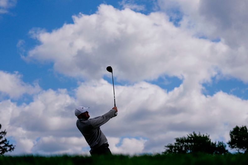 Scottie Scheffler en el tee del séptimo hoyo del Campeonato de la PGA, el jueves 14 de mayo de 2026, en Newtown Square, Pensilvania. (AP Foto/Matt Slocum)