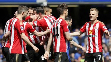 ARCHIVO - Los jugadores del Sunderland festejan luego de anotar ante Chelsea, en un partido de la Liga Premier, realizado el domingo 21 de mayo de 2017 (AP Foto/Kirsty Wigglesworth, archivo)