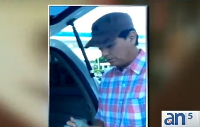 La policía de Miami Dade ha dado a conocer un video con la imagen de un sujeto sospechoso de vender autos robados. El incidente ocurrió a fines de agosto pero se cree que este hombre podría continuar con sus fechorías.
