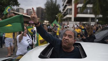 ultraderechista bolsonaro gana primera ronda en brasil