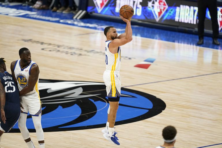 Curry y los Warriors toman ventaja de 3-0 sobre Mavericks
