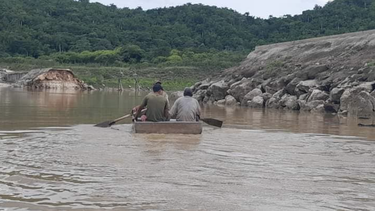 Unos 400 cubanos permanecen aislados tras el colapso de un puente en la presa de Mayarí