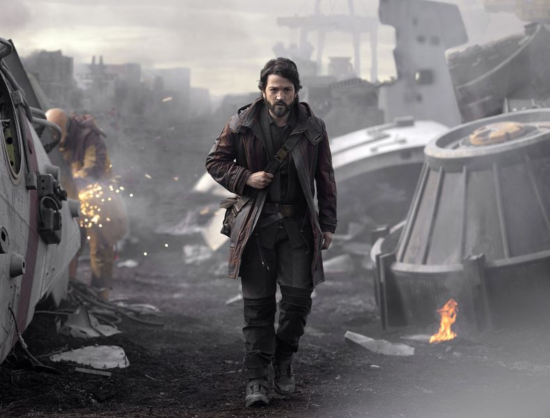 ARCHIVO - En esta imagen proporcionada por Lucasfilm Ltd. Diego Luna como Cassian Andor de Andor. (Lucasfilm Ltd./Disney+ vía AP)
