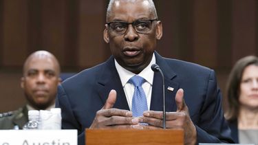 ARCHIVO - El secretario de Defensa de Estados Unidos Lloyd Austin comparece ante la Comisión del Senado sobre Servicios Armados en una audiencia sobre la solicitud de presupuesto del Departamento de Defensa para el año fiscal 2025 y el Programa de Defensa para Años Futuros en el Capitolio, en Washington, el 9 de abril de 2024. (AP Foto/Jose Luis Magana, Archivo)