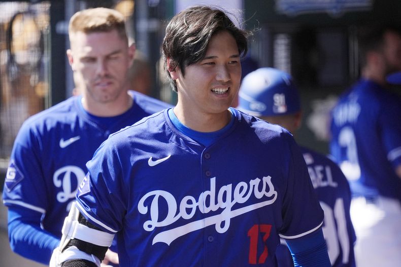 Shohei Ohtani de los Dodgers de Los Ángeles durante un juego de pretemporada, el 13 de marzo de 2024, en Phoenix. (AP Foto/Ross D. Franklin)