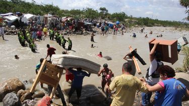 Colombia y Venezuela llaman a consultas a embajadores