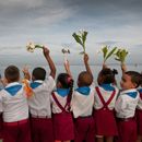 ¿Cómo combaten la escasez de uniformes escolares en Cuba?