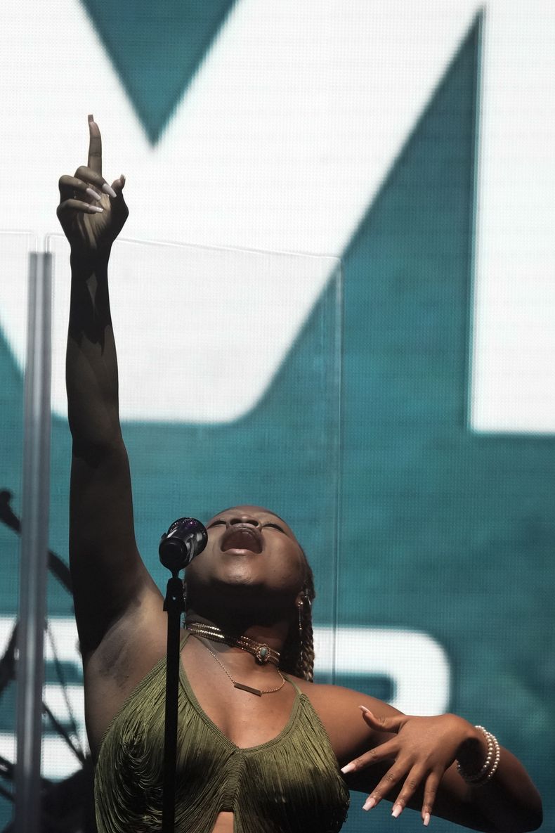 Sampa The Great durante su concierto en el festival Corona Capital de la Ciudad de México el viernes 17 de noviembre de 2023. (Foto AP/Eduardo Verdugo)
