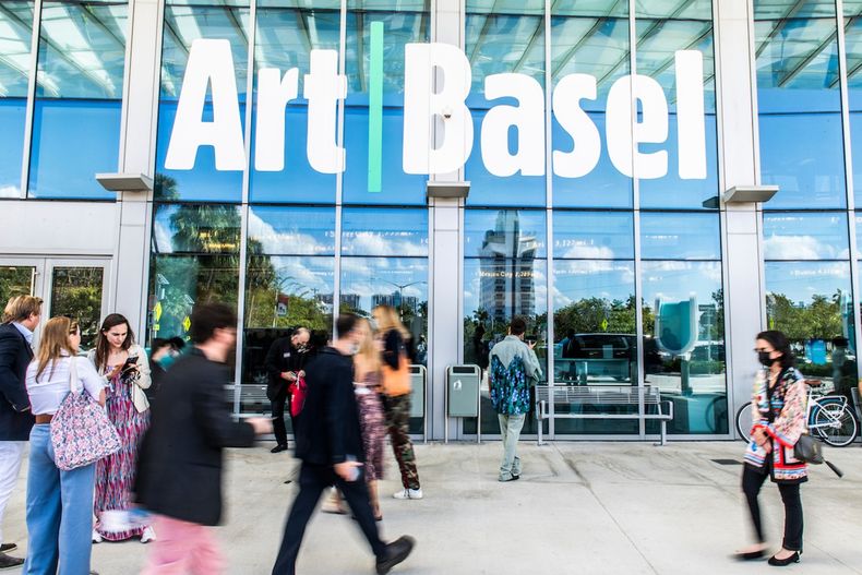 art_basel_miami_beach_exterior_2021.jpg