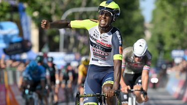 Hito del ciclismo africano: Girmay gana etapa del Giro
