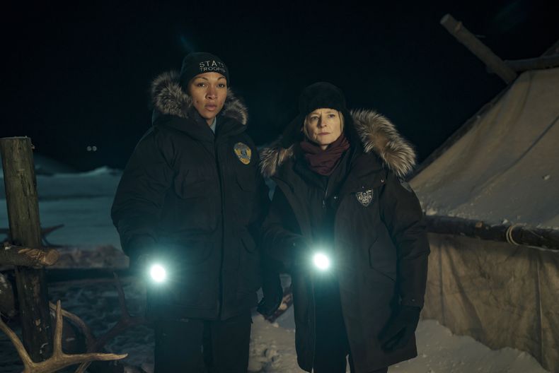 En esta imagen proporcionada por HBO, Kali Reis, izquierda, y Jodie Foster en una escena de True Detective: Night Country. (HBO vía AP)