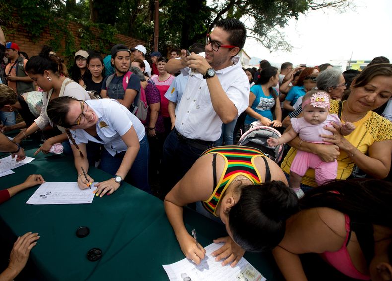 AMS-GEN_VENEZUELA-MADURO_REFERENDO-0.jpg