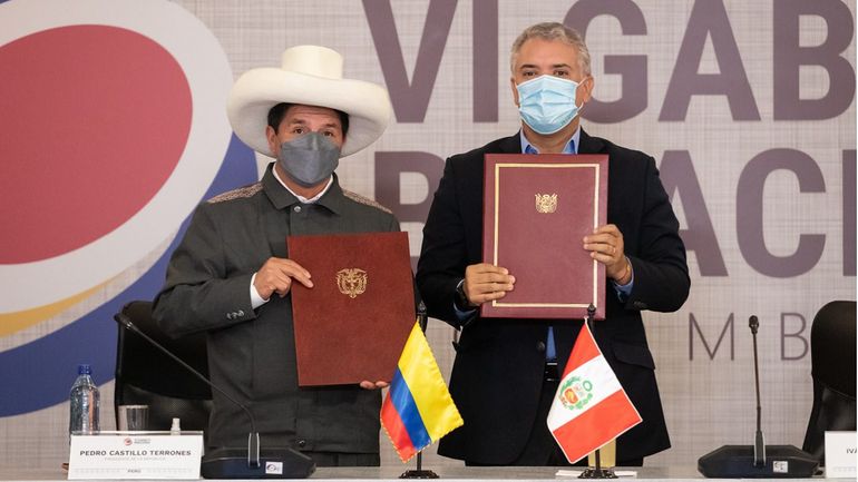 Iván Duque y Pedro Castillo se ven las caras en Colombia