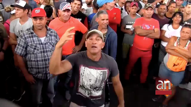 cientos de cubanos llegan a la frontera despues que una corte bloqueara el programa que retiene en mexico a los solicitantes de asilo