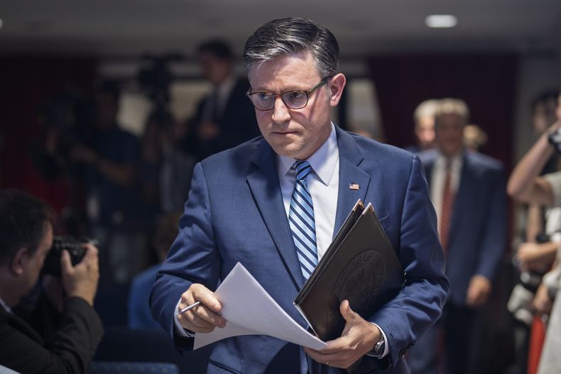 El presidente de la Cámara de Representantes de Estados Unidos Mike Johnson en la sede del Comité Nacional Republicano en Washington, el 15 de julio del 2025. (AP foto/J. Scott Applewhite)