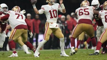 Garoppolo lanza para 4 touchdowns y 49ers supera a Cardinals